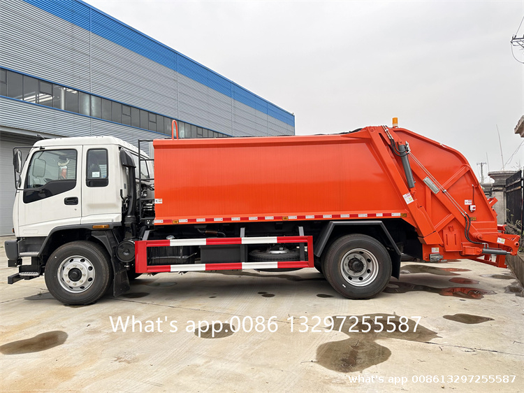 Truk pemadat sampah ISUZU fvz 
